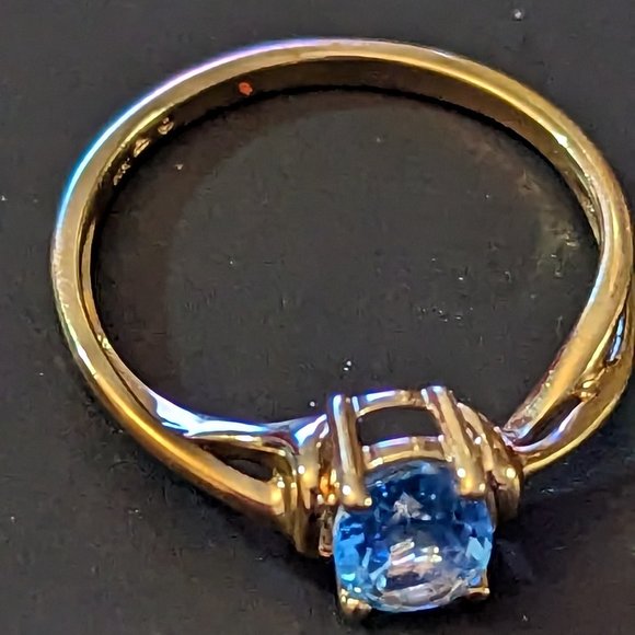 10k Blue Topaz Ring Delicate and Sweet - Picture 3 of 6